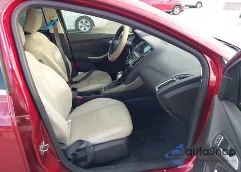 2016 Ford Focus Titanium z USA, uszkodzony, nr VIN 1FADP3N27GL256143